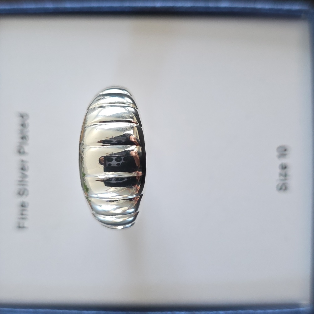 Silver Plated Ribbed Band Statement Ring | Size 10 - Picture 4 of 17